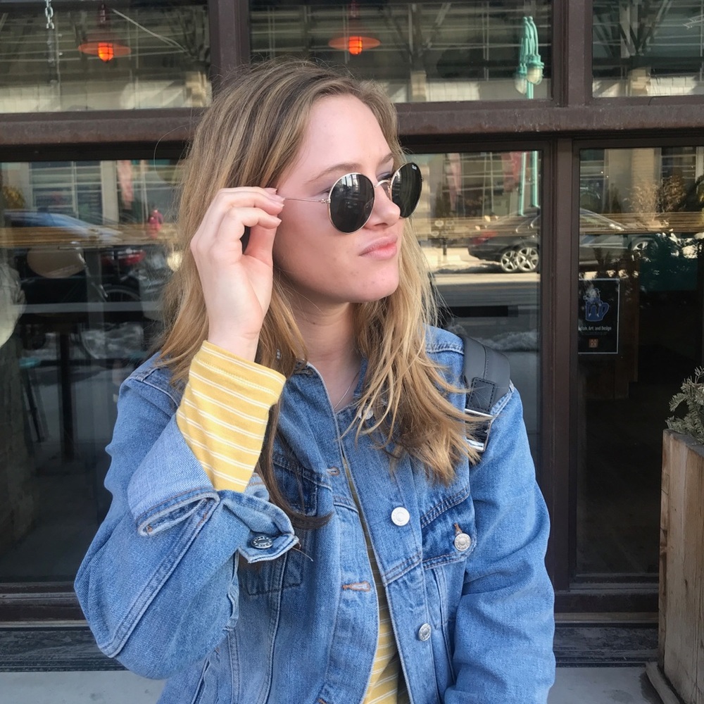 Meet your Posher, Chloe